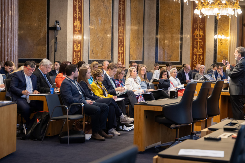 Keynote. Franz Kolland, Universität Wien, Institut für Soziologie. Blick Richtung Veranstaltungsteilnehmer:innen