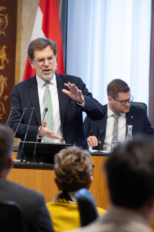 Vortrag. Obmann Fachverband Pensions- und Vorsorgekassen Andreas Zakostelsky