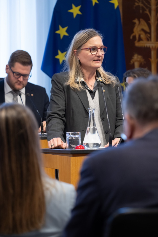 Diskussion. Bundesrätin Claudia Hauschildt-Buschberger (GRÜNE)