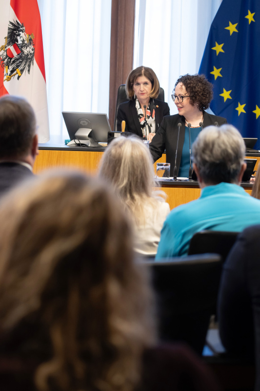 Diskussion. Bundesrätin Christine Schwarz-Fuchs (ÖVP)