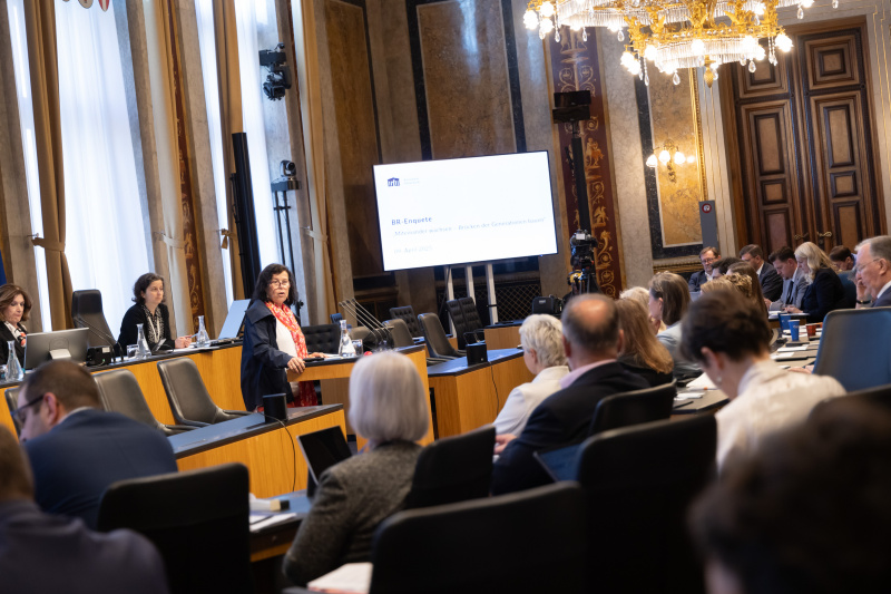 Vortrag. Vizepräsidentin des Pensionistenverbandes Österreich Birgit Gerstorfer