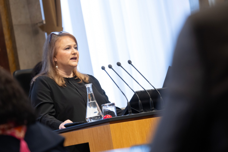 Vortrag. Geschäftsführerin Hilfswerk Österreich Elisabeth Anselm