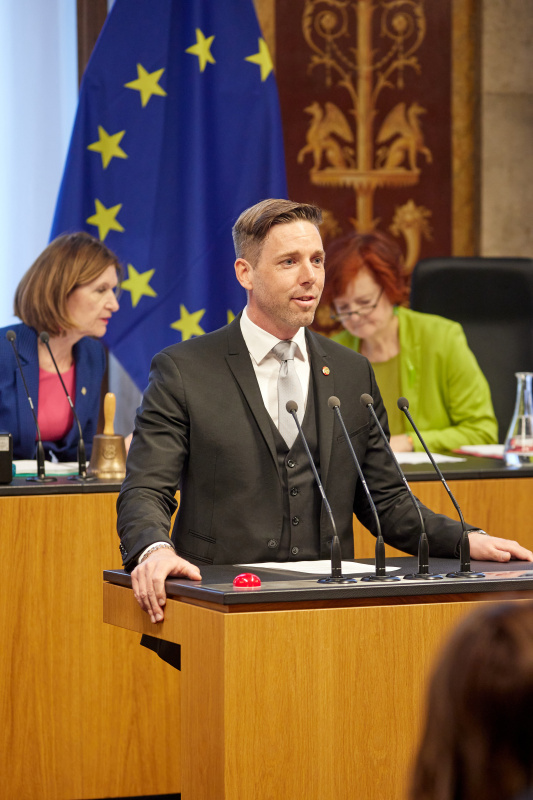Am Redner:innenpult: Bundesrat Sebastian Forstner (SPÖ)