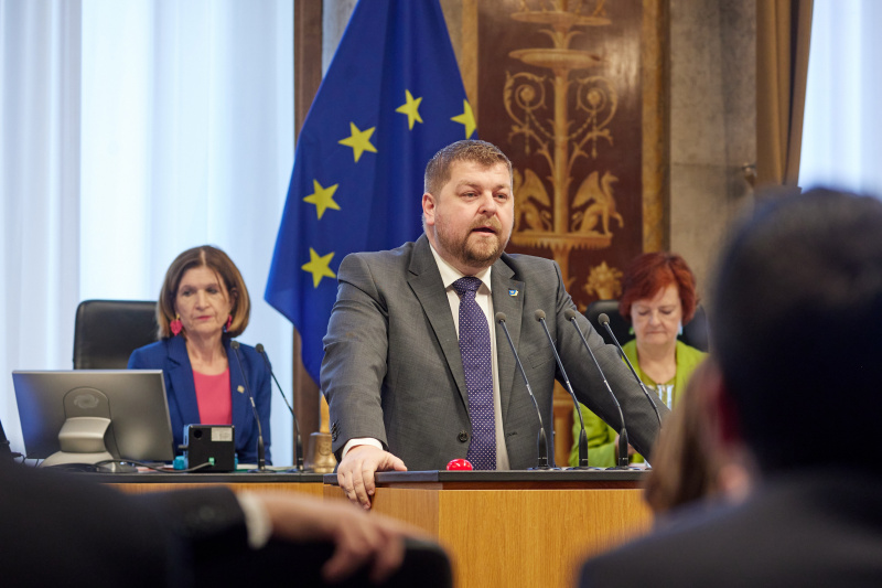 Am Redner:innenpult: Vorsitzender der Bundesratsfraktion Andreas Arthur Spanring (FPÖ)