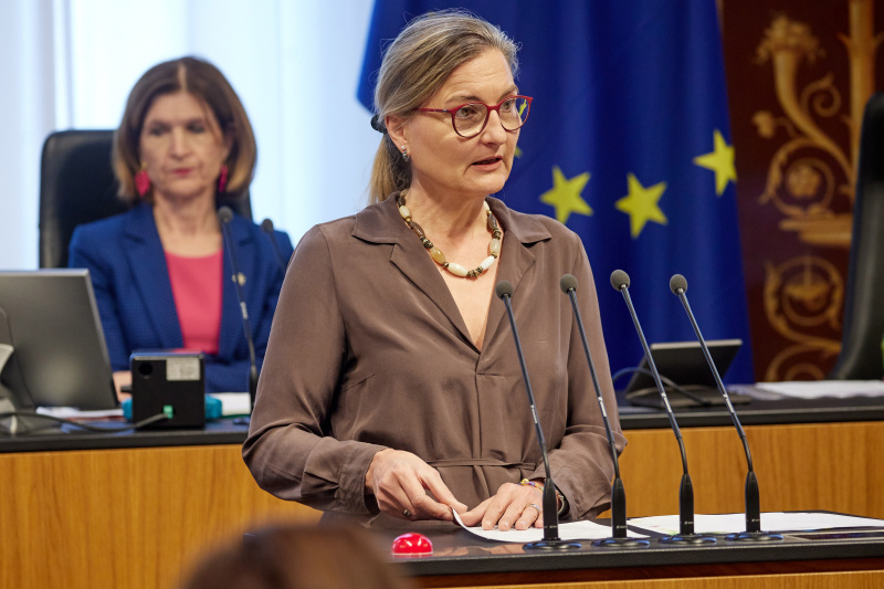 Am Redner:innenpult: Bundesrätin Claudia Hauschildt-Buschberger (GRÜNE)