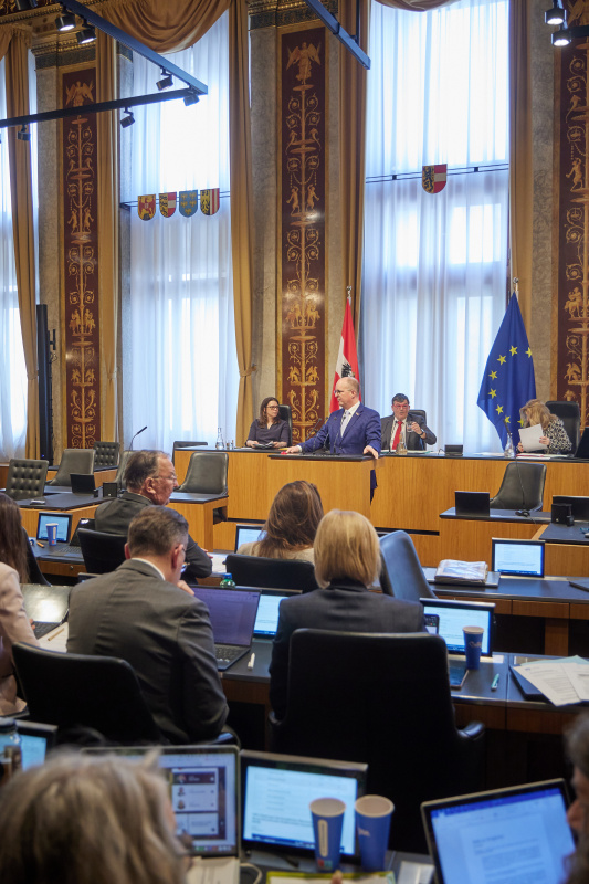 Am Redner:innenpult: Bundesrat Bernhard Ruf (ÖVP)