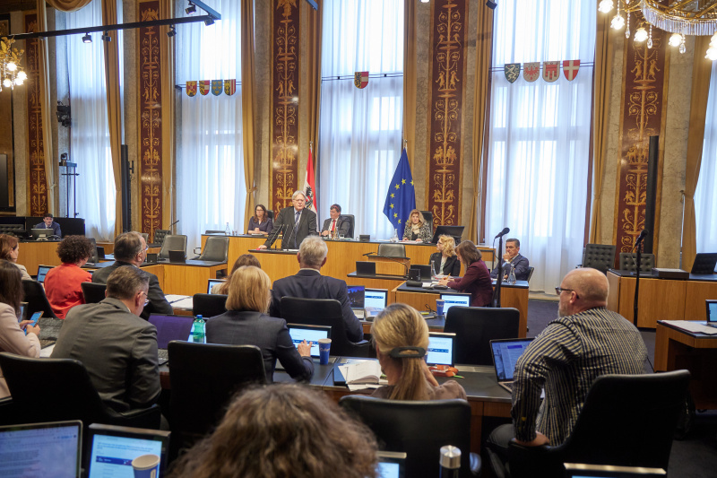 Am Redner:innenpult: Bundesrat Stefan Schennach (SPÖ)