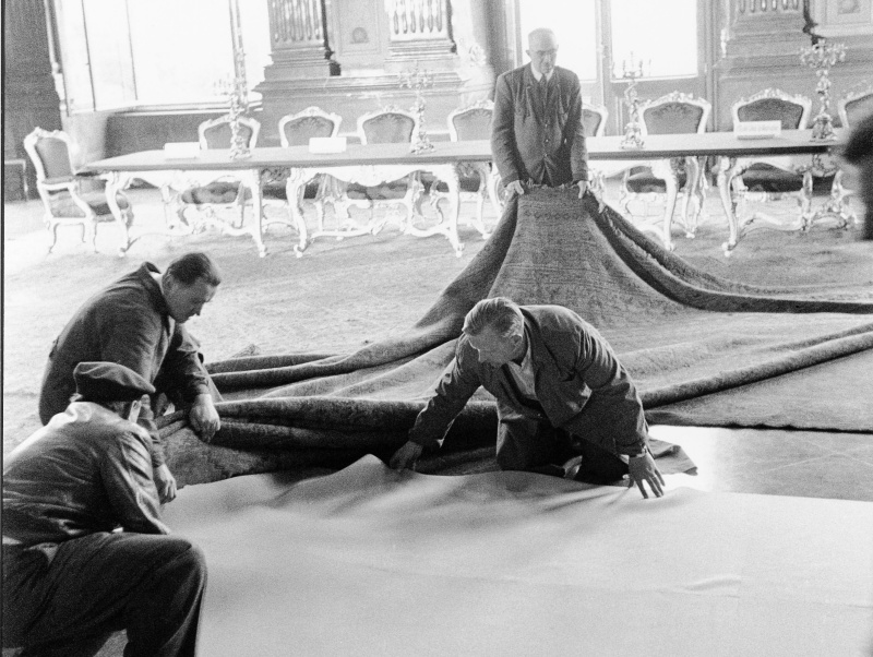 Vorbereitungen für die Unterzeichnungszeremonie des Österreichischen Staatsvertrages im Oberen Belvedere in Wien