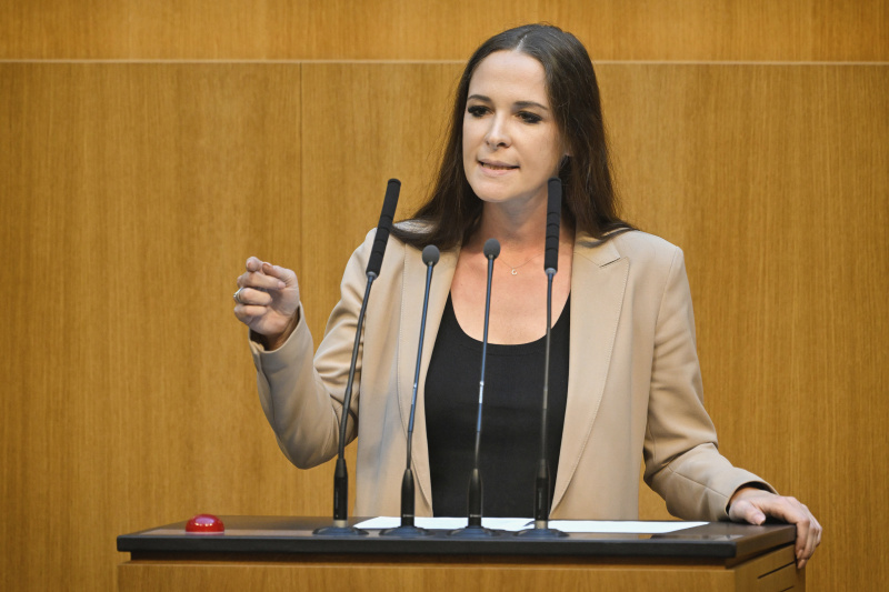 Am Redner:innenpult: Nationalratsabgeordnete Lisa Schuch-Gubik (FPÖ)
