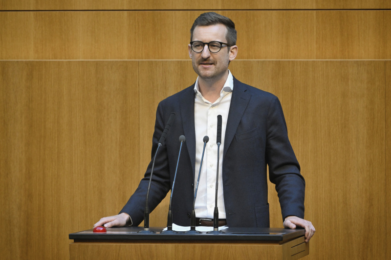 Am Redner:innenpult: Nationalratsabgeordneter Johannes Gasser (NEOS)