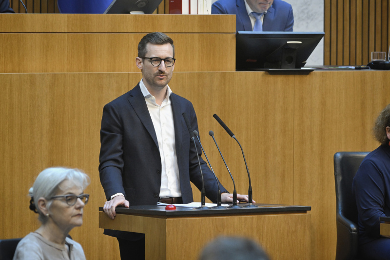 Am Redner:innenpult: Nationalratsabgeordneter Johannes Gasser (NEOS)