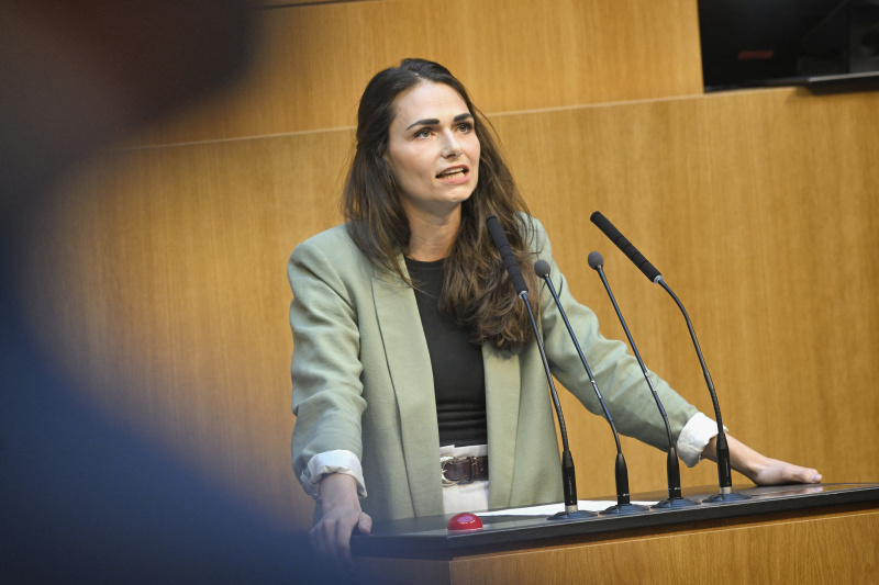 Am Redner:innenpult: Nationalratsabgeordnete Barbara Neßler (GRÜNE)