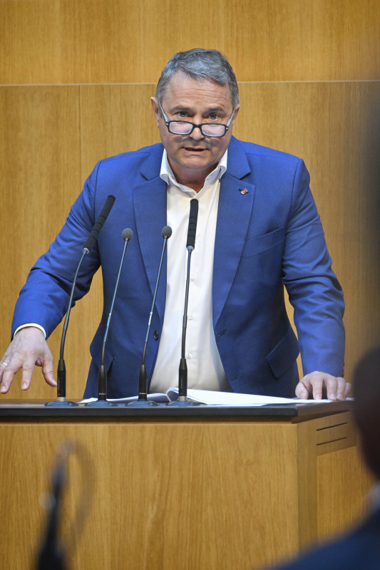 Am Redner:innenpult: Nationalratsabgeordneter Norbert Sieber (ÖVP)