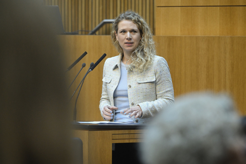 Am Redner:innenpult: Nationalratsabgeordnete Johanna Jachs (ÖVP)