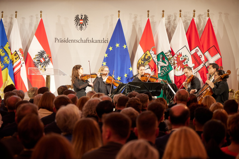 Komposition von Gabriele Proy. „Achtzig“ für Streichsextett anlässlich 80. Jahrestages der Wiedererrichtung der Republik Österreich