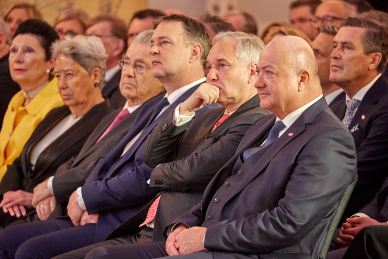 Von rechts: Bundeskanzler Christian Stocker (ÖVP), Nationalratspräsident Walter Rosenkranz (FPÖ), Bundesminister Andreas Babler (SPÖ), Bundespräsident A.d. Heinz Fischer