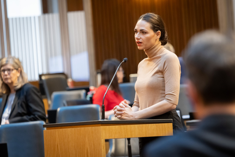 Am Redner:innenpult Nationalratsabgeordnete Barbara Neßler (GRÜNE)