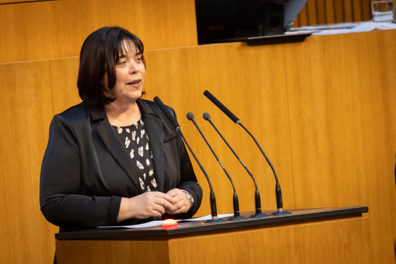 Am Redner:innenpult Nationalratsabgeordnete Agnes Totter (ÖVP)