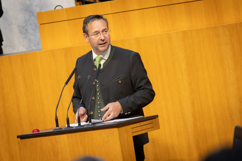 Am Redner:innenpult Nationalratsabgeordneter Hermann Brückl (FPÖ)