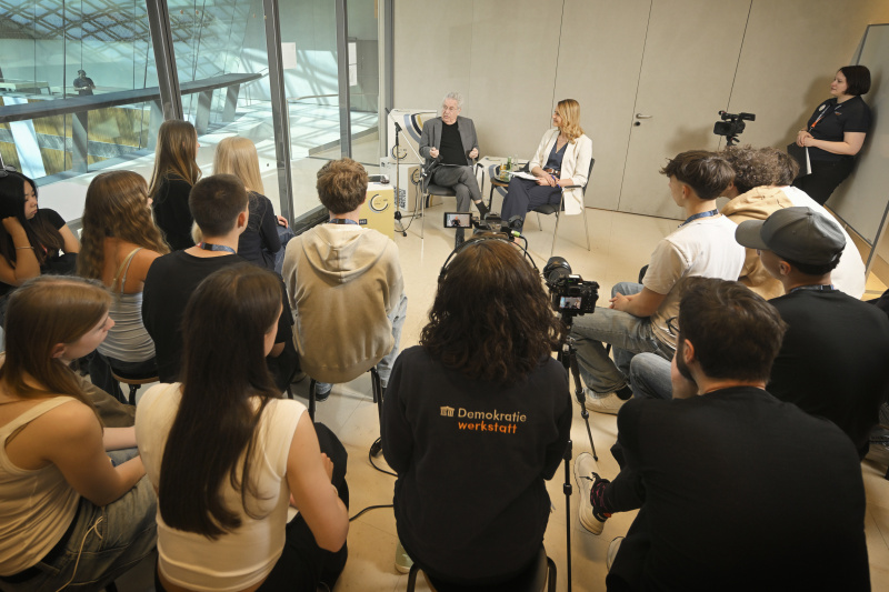 Bundespräsident a.D. Heinz Fischer im Gespräch mit Schüler:innen