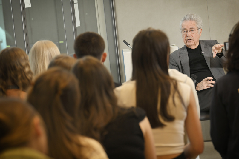 Bundespräsident a.D. Heinz Fischer im Gespräch mit Schüler:innen