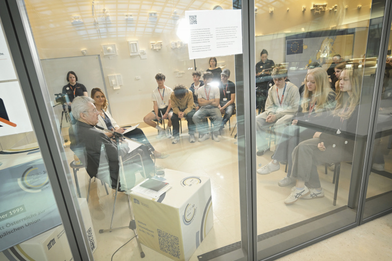 Bundespräsident a.D. Heinz Fischer im Gespräch mit Schüler:innen