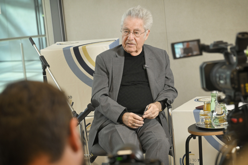 Bundespräsident a.D. Heinz Fischer im Gespräch mit Schüler:innen