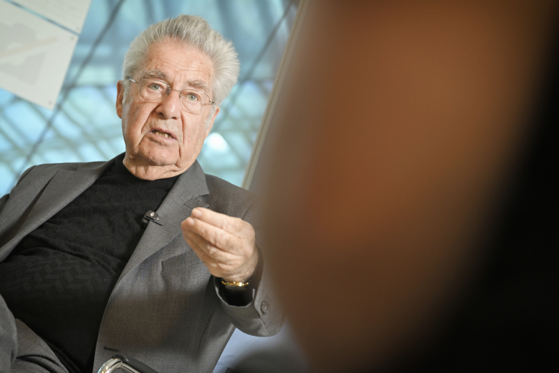 Bundespräsident a.D. Heinz Fischer im Gespräch mit Schüler:innen