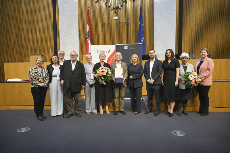 Von links: Generalsekretärin des Presseclub Concordia Daniela Kraus, Petra Stuiber, Johannes Strohmayer, Franz Schuh, Maria Windhager, Barbara Tóth, Armin Thurnher, Dritte Nationalratspräsidentin Doris Bures (SPÖ), Johannes Greß, Naz Küçüktekin, Heide Schmidt, Marion Morales