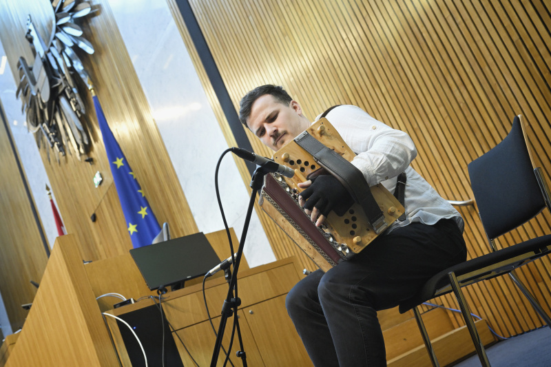 Musikalische Untermalung. Jakob Steinkellner