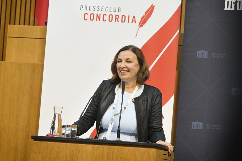 Begrüßung. Vizepräsidentin des Presseclub Concordia Petra Stuiber