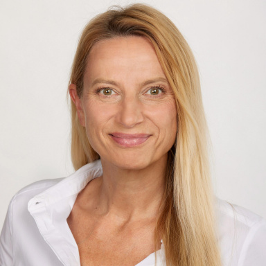 Portraitfoto von Mag. Dr. Juliane Bogner-Strauß