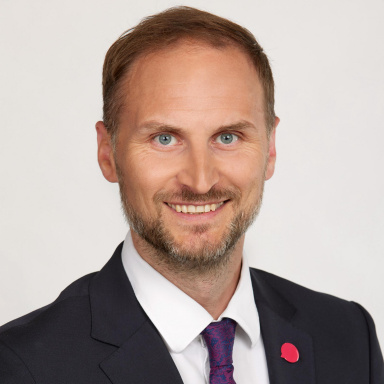 Portraitfoto von Mag. (FH) Janos Juvan