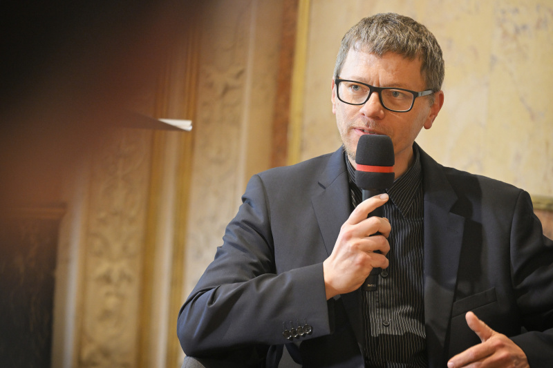 Podiumsdiskussion. Mitarbeiter des Lern- und Gedenkorts Schloss Hartheim Markus Rachbauer
