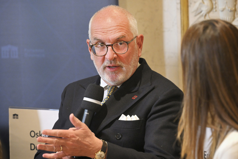 Podiumsdiskussion. Vorstand der Universitätsklinik für Neurologie, neurologische Intensivmedizin und Neurorehabilitation, Christian-Doppler-Klinik Eugen Trinka