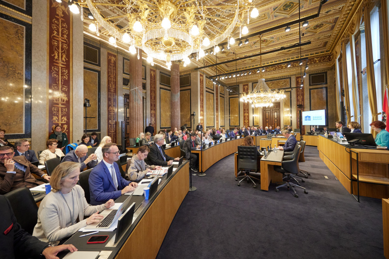 Bundesratspräsidentin Andrea Eder-Gitschthaler (ÖVP) am Präsidium