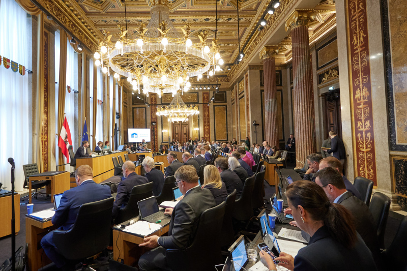 Bundesratspräsidentin Andrea Eder-Gitschthaler (ÖVP) am Präsidium