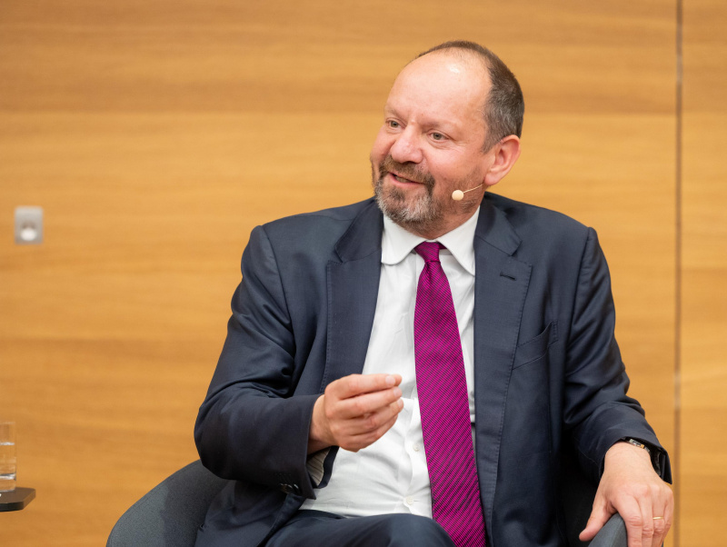 Der Autor Philippe Sands bei der Buchpräsentation im Rahmen von "Literatur am Ring" am 9. Mai 2025.