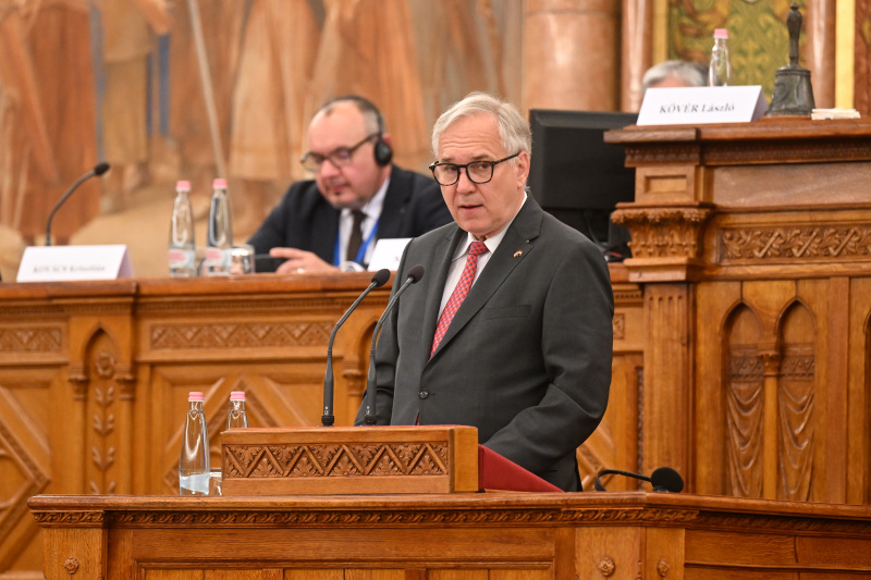 Am Redner:innenpult: Nationalratspräsident Walter Rosenkranz (FPÖ) 