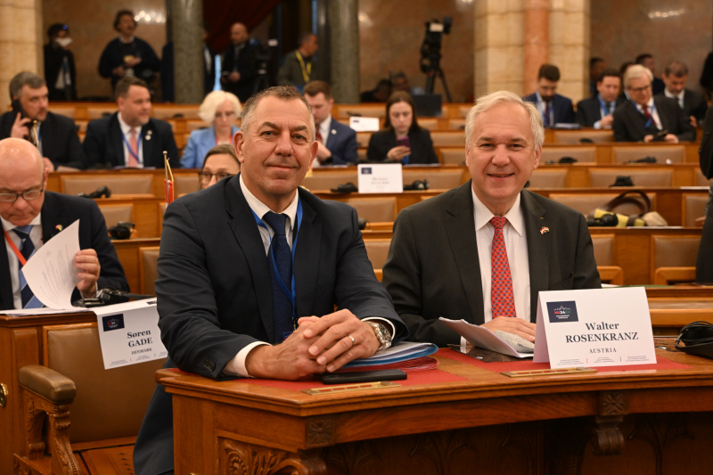 Nationalratspräsident Walter Rosenkranz (FPÖ) (rechts)