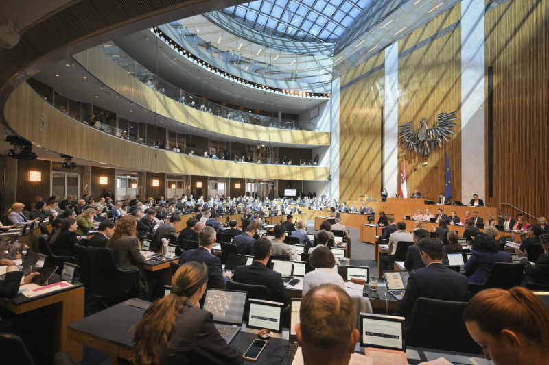 Budgetrede. Finanzminister Markus Marterbauer (SPÖ). Blick Richtung Sitzungsteilnehmer:innen