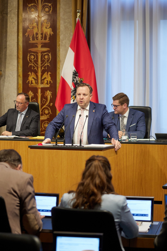 Am Redner:innenpult: Bundesrat Franz Ebner (ÖVP)