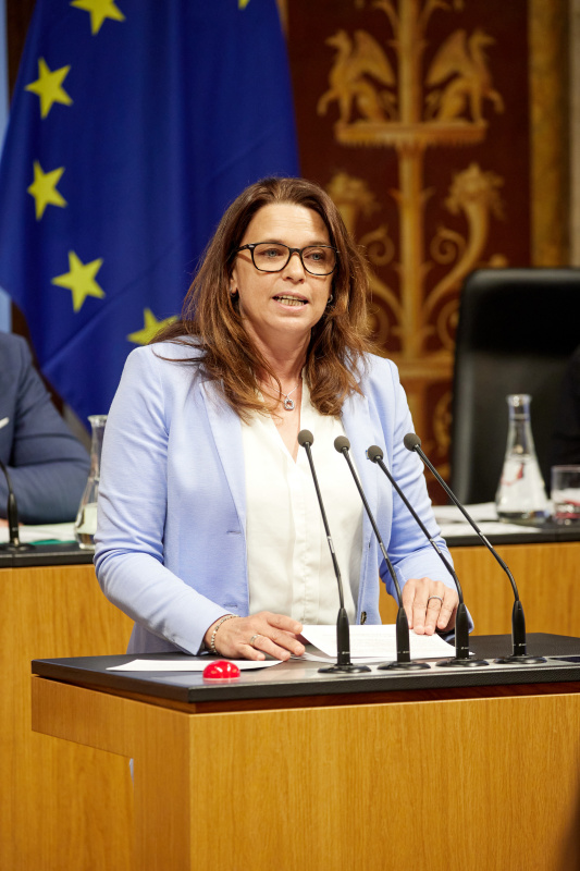 Am Redner:innenpult: Bundesrätin Sandra Böhmwalder (ÖVP)