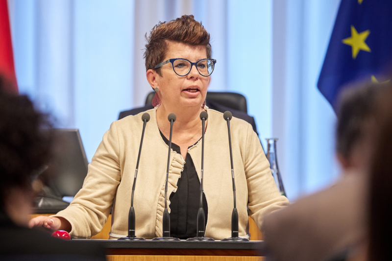 Am Redner:innenpult: Bundesrätin Bernadette Kerschler (SPÖ)