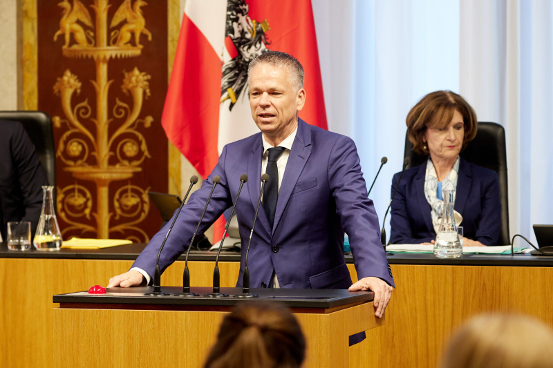 Am Redner:innenpult: Vorsitzender der Bundesratsfraktion Harald Himmer (ÖVP)