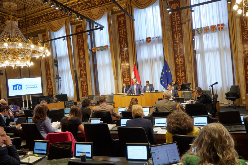 Am Redner:innenpult: Bundesrat Dominik Reisinger (SPÖ)