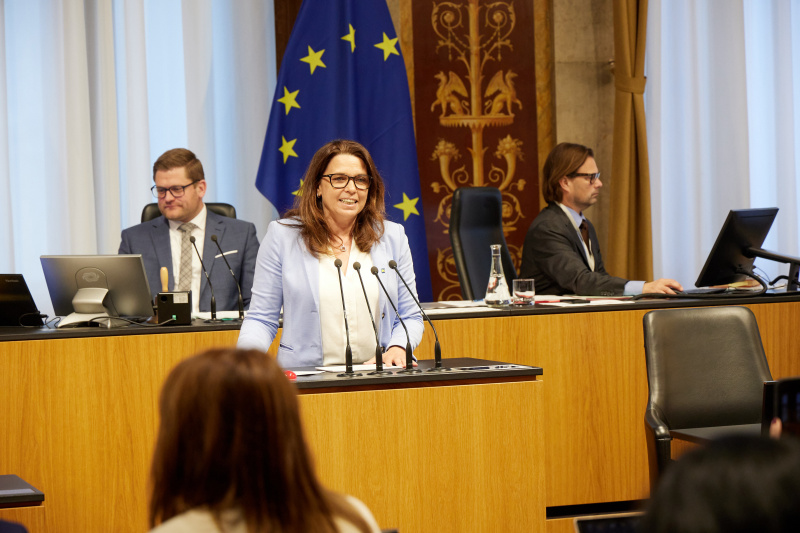 Am Redner:innenpult: Bundesrätin Sandra Böhmwalder (ÖVP)