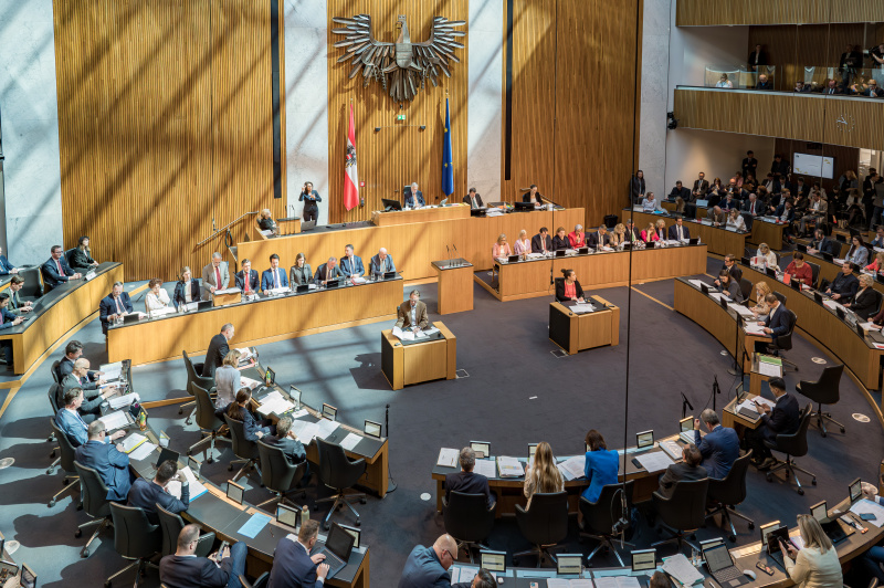 Budgetrede von Finanzminister Markus Marterbauer zum Budget 2025/2026. Blick ins Plenum