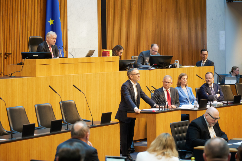 Am Redner:innenpult: Klubobmann Herbert Kickl (FPÖ)