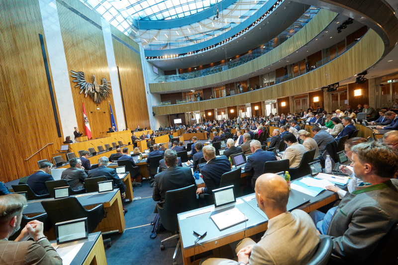 Am Redner:innenpult: Klubobmann August Wöginger (ÖVP)